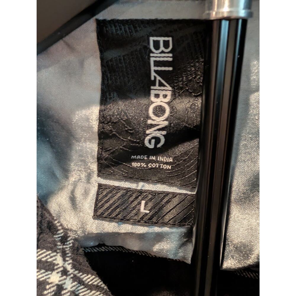 Billabong Men’s Large Black Gray Plaid Flannel Button Up Surf Skate Shirt - Picture 2 of 4